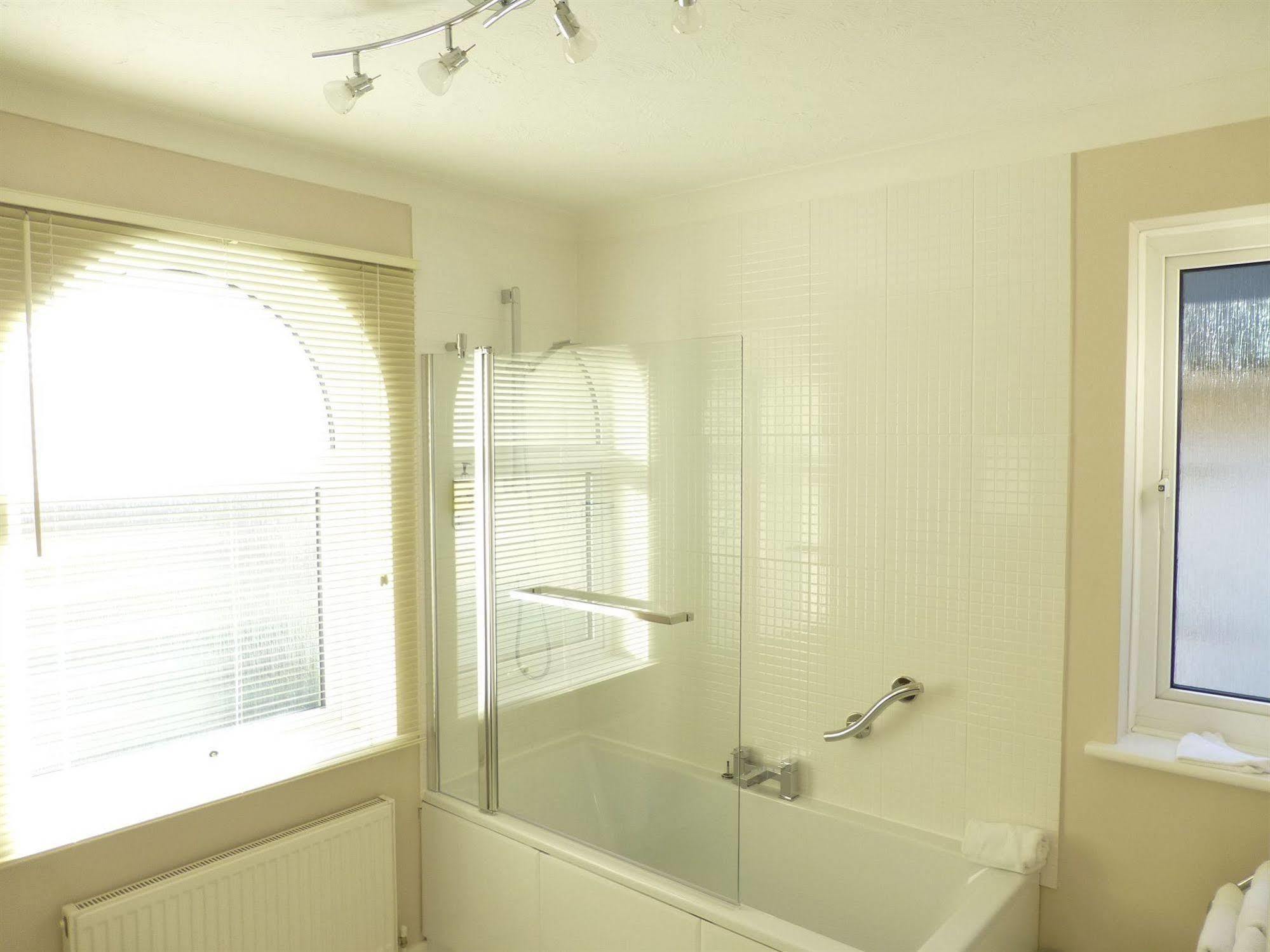 Waters Reach Guest House 基督城 外观 照片